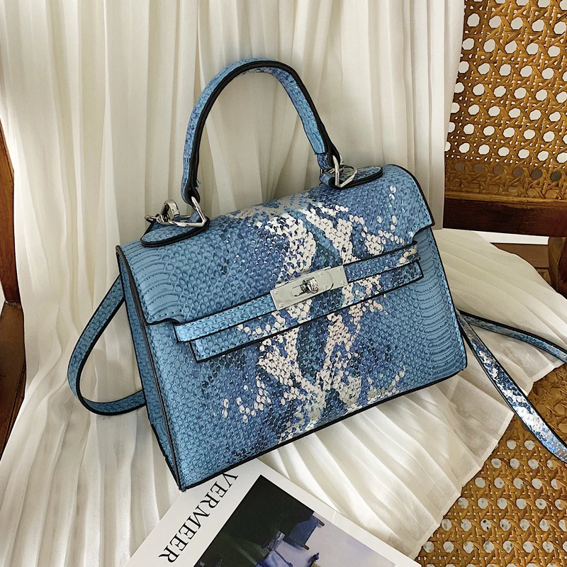 

New small bag female 2019 popular new Korean version of the wild Messenger bag lizard texture quality
