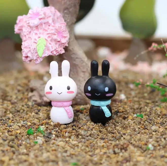 

2pcs/lot Mini Cute Doll Couple Ornaments Small Black/White Rabbit Figurine Miniature Fairy Action Toy Figure 210