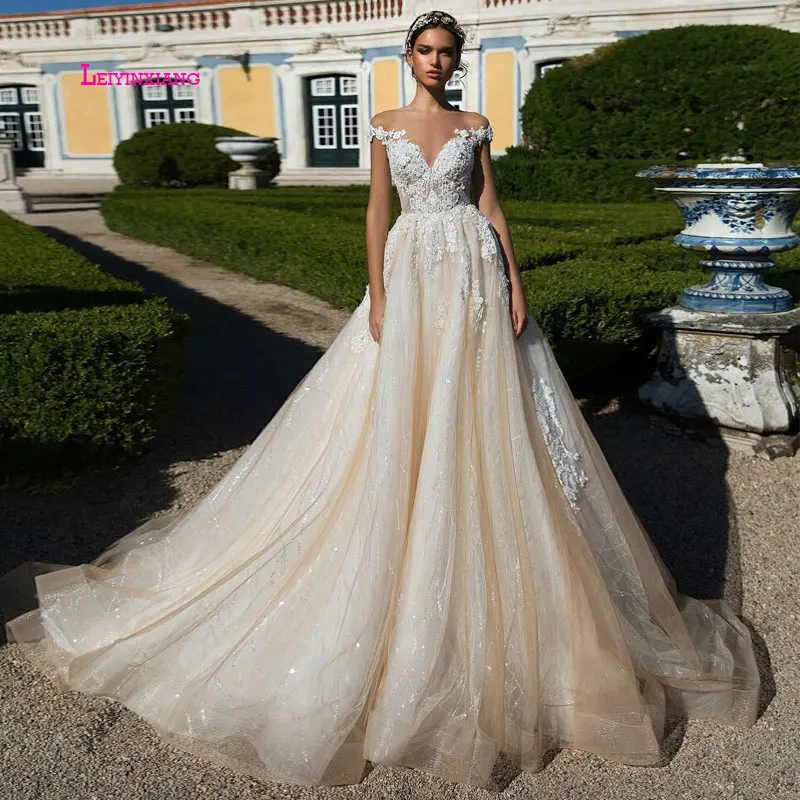 

LEIYINXIANG 2019 Bride Dress Wedding Dress Vestido De Noiva Sereia Robe Sexy Ball Gown Luxury Elegant Appliques Backless V-Neck