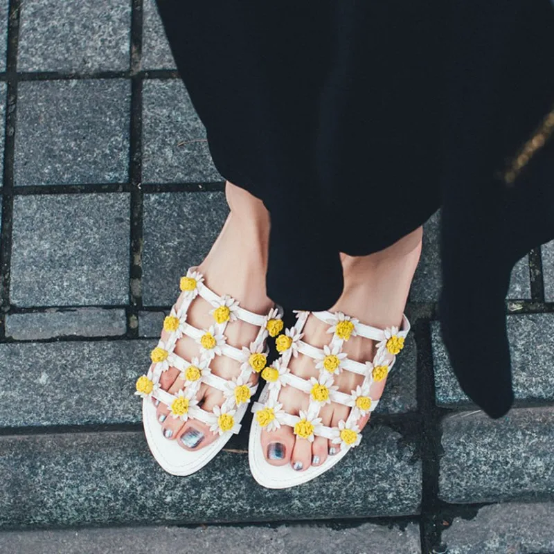 

2017 New Spring Summer Shoes Woman Small Daisy Slippers Cozy Sweet Chic Flats Designer Women Slippers Outside Shoes
