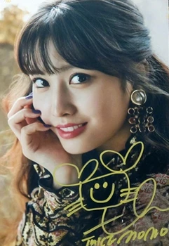 

signed TWICE MOMO autographed photo The Year of Yes 5*7 freeshipping 122018A