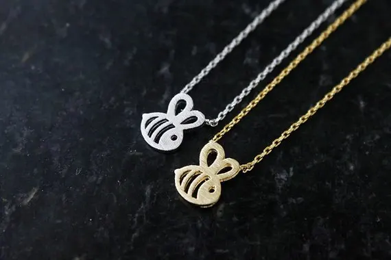 

small Honey Bee Bumble Bee Necklace Queen Bee Necklaces Cute Insect Bumblebee Beehive Necklaces Animal insect pendant jewelry