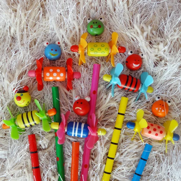 

12pcs/lot Wooden kawaii Animals Pencil With Shakable Head kids Cute Colourful Cartoon Pencil Children students Pencil gifts