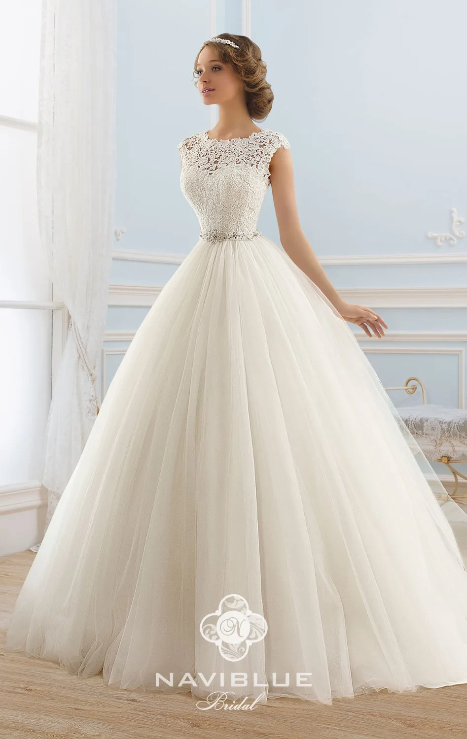 

Lace Long Wedding Dresses Robe De Mariage Naviblue Brand Sexy Puffy Tulle Sheer Neck Custom Made Backless Princess Bridal Gowns