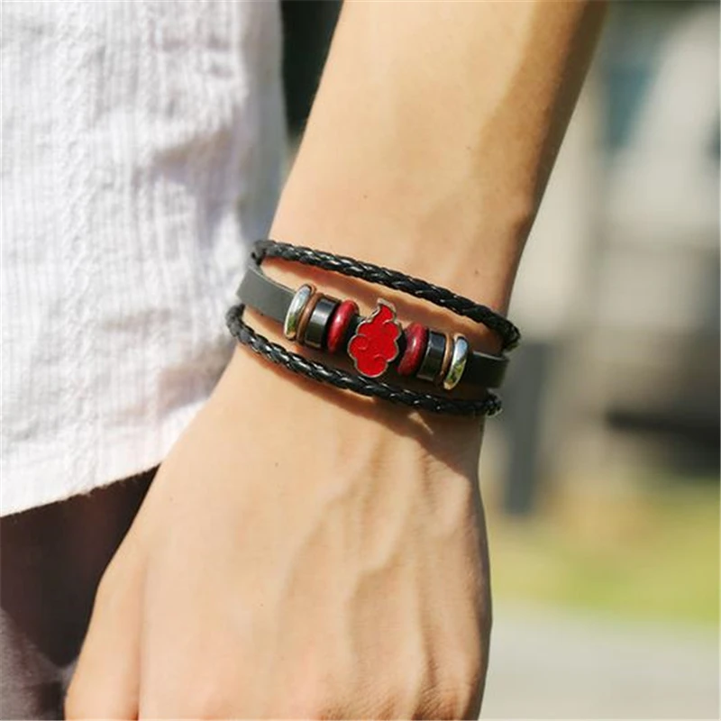 

Anime NARUTO Ninja Akatsuki Uchiha Itachi Cosplay Accessories Red Cloud Symbol Metal PU Leather Wristband Bracelet Jewelry Props