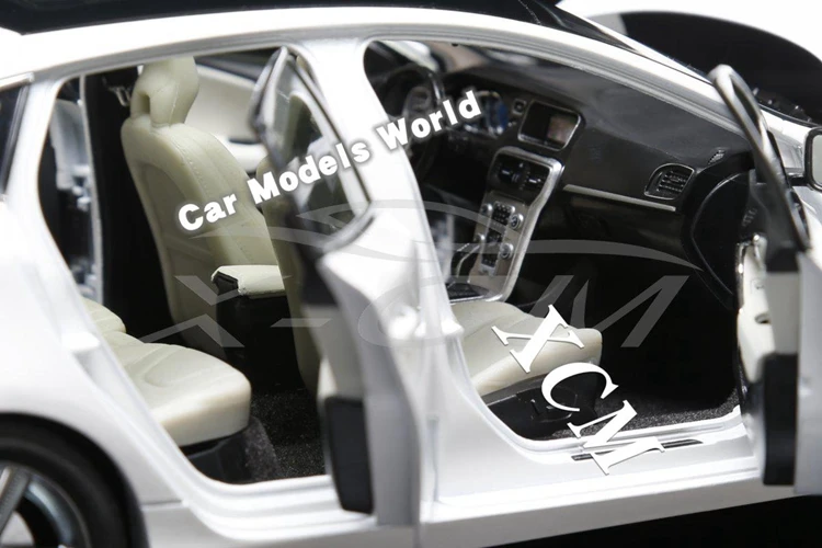 Литье под давлением модель автомобиля для V40 1:18(белый)+ маленький подарок