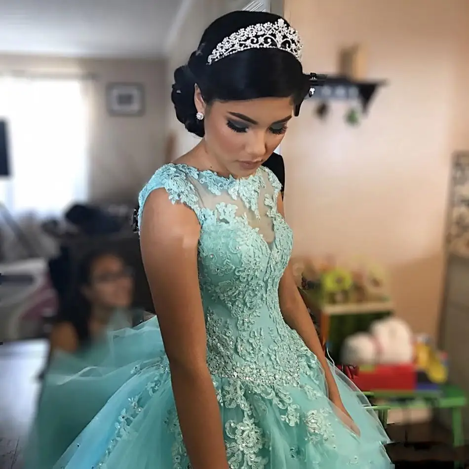 Принцесса открытой спиной Quinceanera Сладкие 16 Платья мужской костюм Подиум специальные праздничные платья