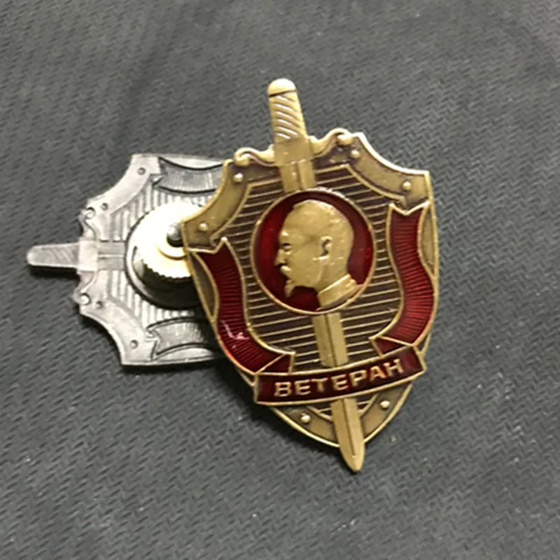 2 PcsThe КГБ Россия армия Вторая мировая война эмблема воинский значок знак на