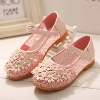 Обувь на возраст от 3 до 6 лет Новинка года, Весенняя милая детская обувь с цветочным узором и кружевом летние детские сандалии для принцесс, обувь из искусственной кожи с перфорацией - Цвет: Розовый