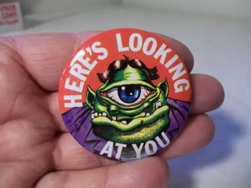 

Vintage Tin Litho Pin Badge Here's Looking At You Button Big discount custom iron LAPEL PIN BADGE