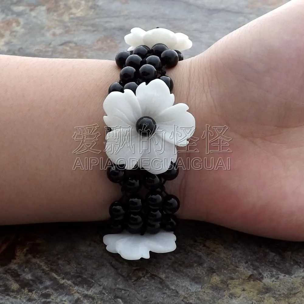 

Women's 7" Onyx White Flower Bracelet