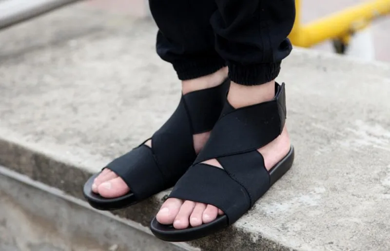 Г. летние мужские новые сандалии Корейская камуфляжная Повседневная пляжная обувь на плоской подошве в римском стиле для мужчин, модные сандалии многоцветные дышащие, 5 цветов