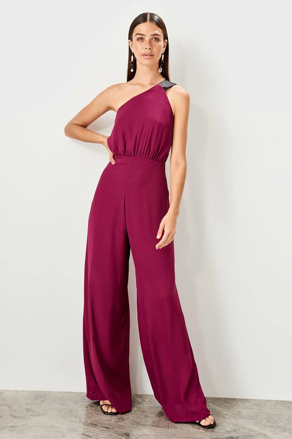 

Trendyol Fuchsia Tape Detailed Jumpsuit TPRSS19UT0190