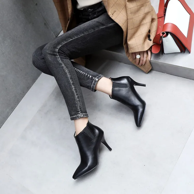

Big Size 11 12 13 14 15 16 17 Rough-heeled, round-headed, beaded, fashionable, medium-heeled boots