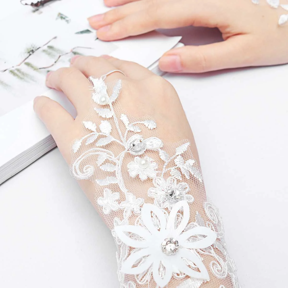 Модные цветочные женские свадебные перчатки для невесты без пальцев длинные наручные белая кружевная Свадебная перчатки свадебные
