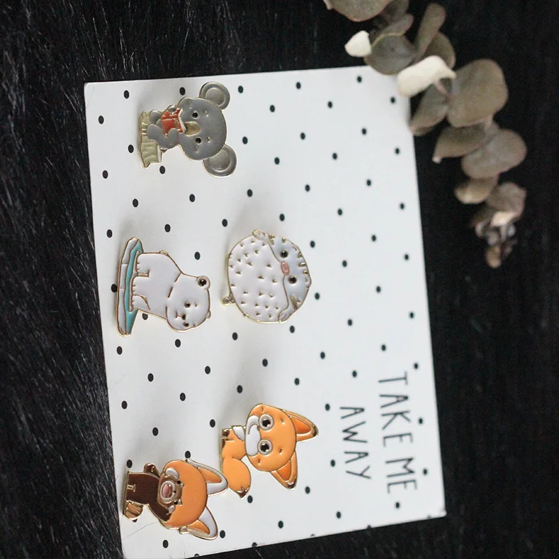 

Japanese soft cute animal fox raccoon dripping yucen female children's brooch pin collar pin collar