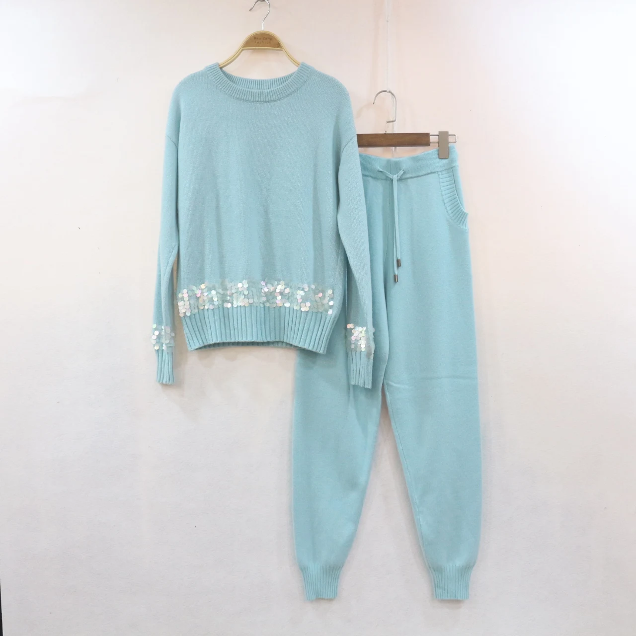 

2018 Women's New 2 Piece Set Handmade Beaded Sequins Knitted Sweater + Knitted Pants Fashion Cashmere Two Piece Set Women