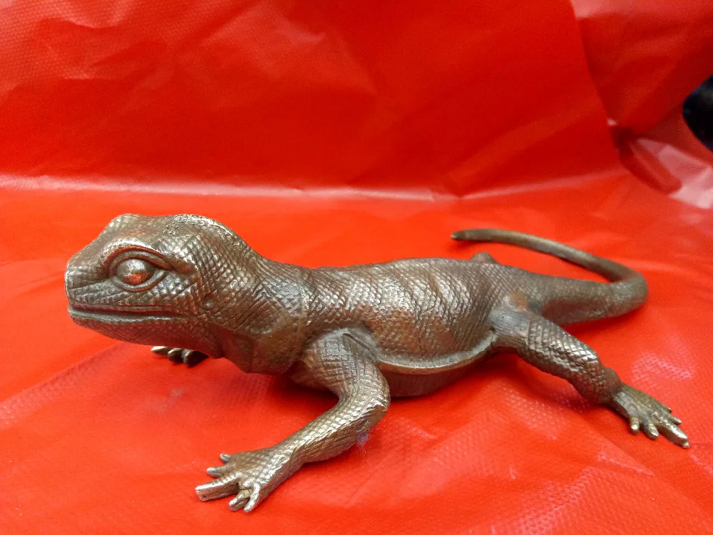 

Vivid Varanus Dragon Sculpture Ornamental Resin Monitor Lizard Statue Art and Craft Accessories for Study and Office Decoratio