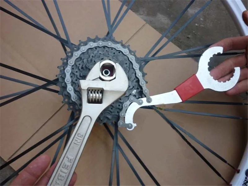 3-in-1-Multifunction-Utility-Tools-Bike-Chain-Whip-Bottom-Bracket-Bicycle-Repair-Tools-Freewheel-Wrench-Repair-Remover-Tool-R0012 (7)