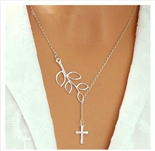 Venta al por mayor de moda Retro hoja y Cruz collar color plateado hojas collares para mujeres(China)