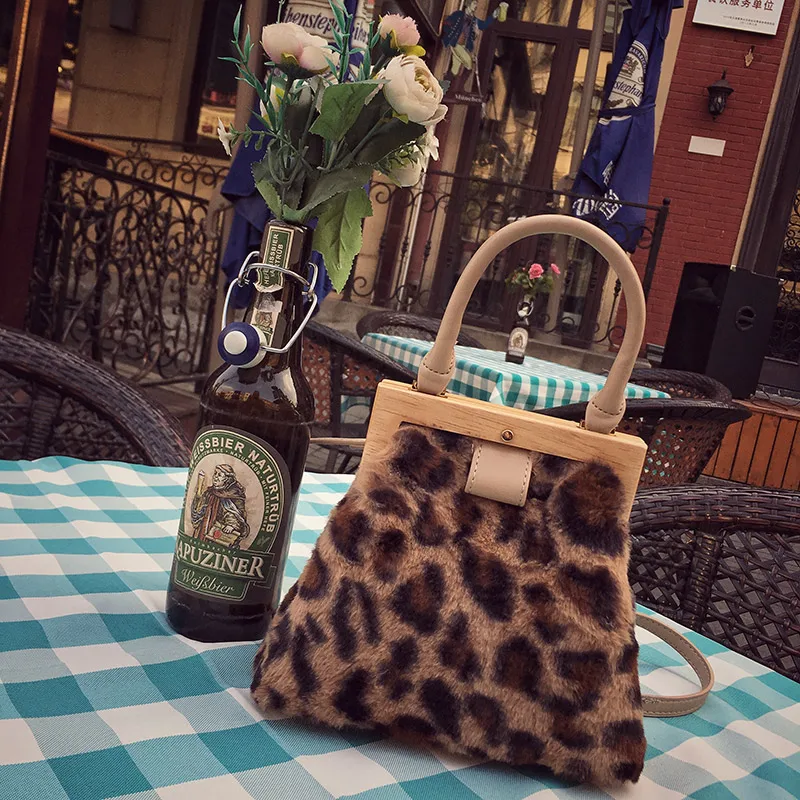 

2019 Women's Handbag Retro Wooden Clip Plaid Leopard Female Shoulder Messenger Bag Korean Luxury Lady Purses Dinner Clutch Bags