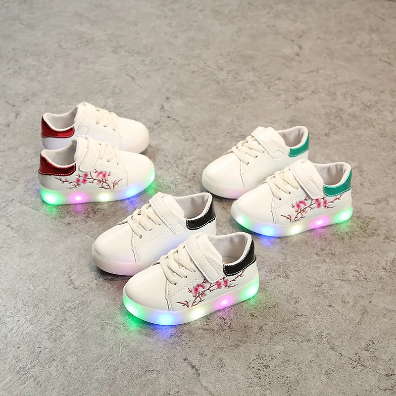 

2018 spring fashion casual embroidery light children's shoes LED luminous soft bottom girls shoes baby shoes