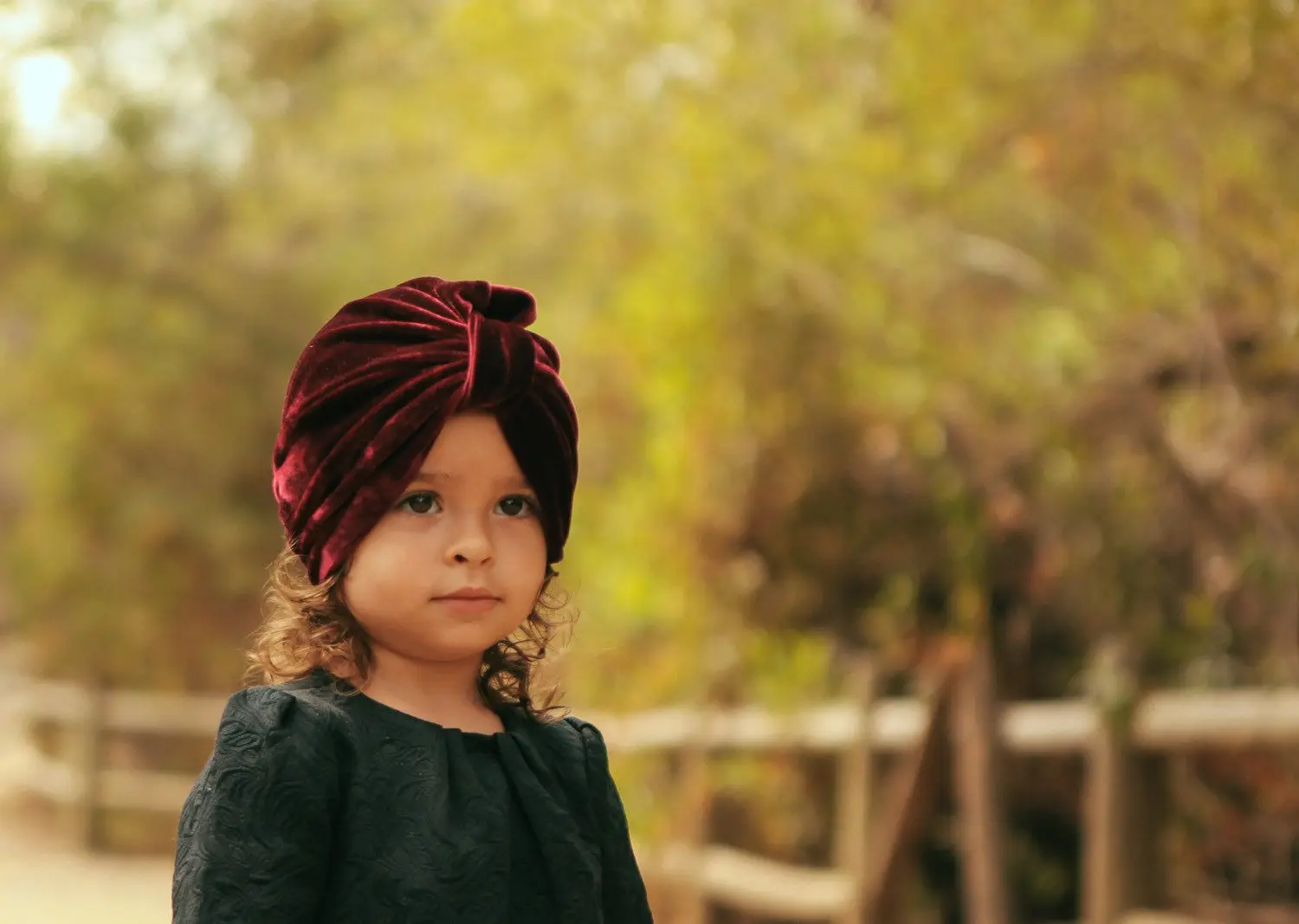 Сладкий сплошной для маленьких девочек шляпа с бантом Карамельный Цвет Детские Тюрбан Кепки для девочек эластичные детские аксессуары 1 предмет