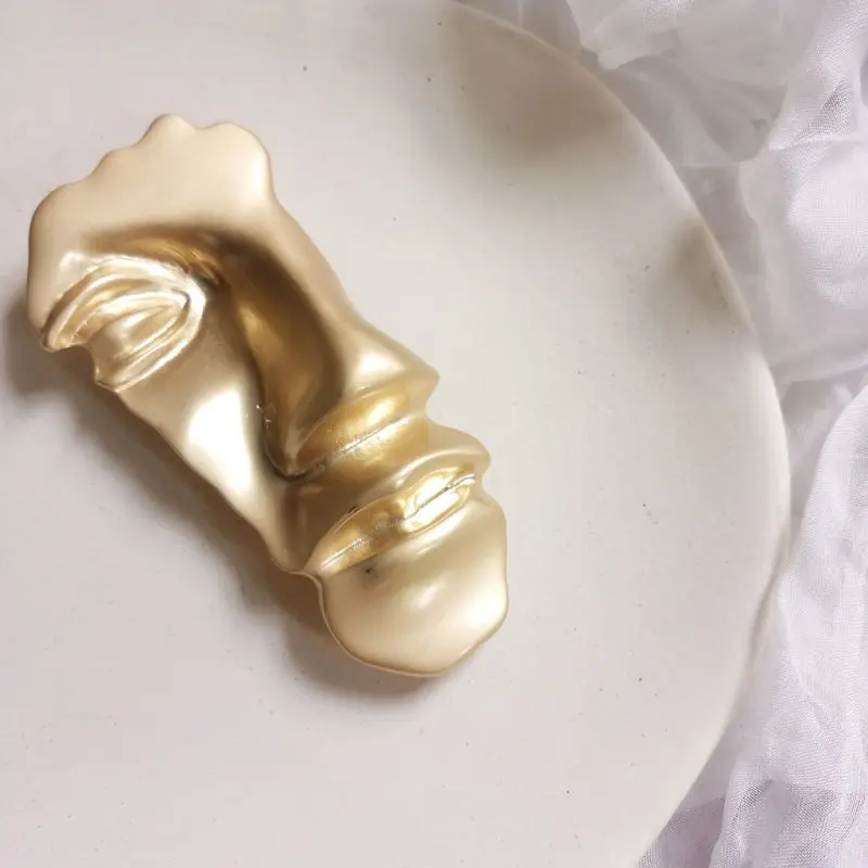 

Large Half Abstract Face Mask Gold Color Brooches Human Head Pin Fashion Jewelry