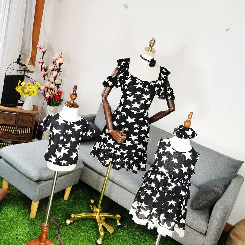 

Summer Mother and Daughter Mini Star Dresses Matching Family Look Black Bodycon Slim Dress for Women Kids Girl Clothes Outfits