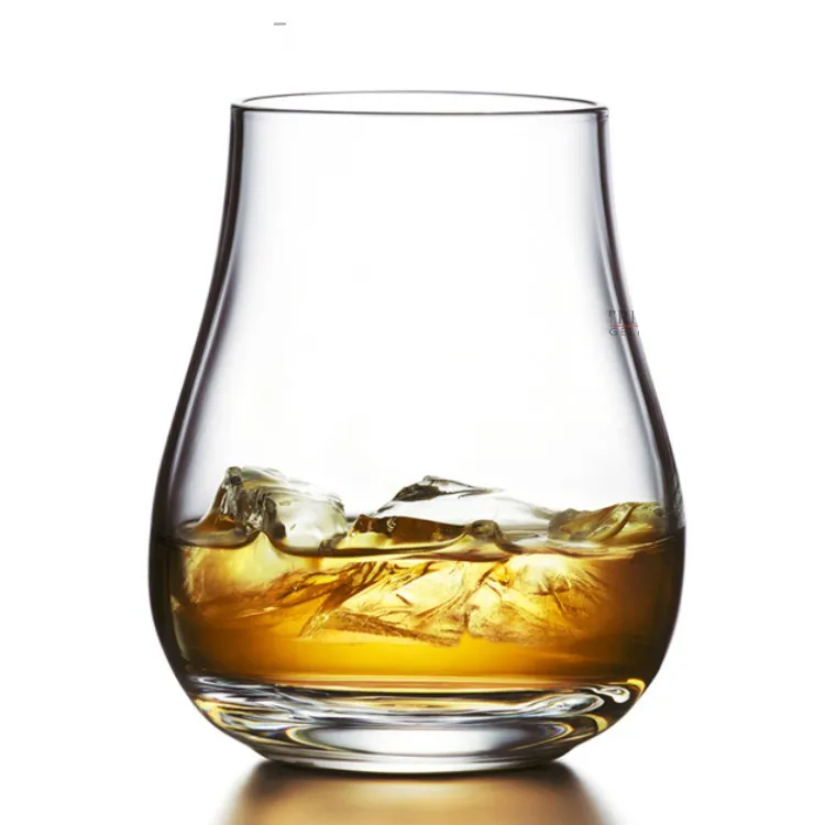 Copa de whisky con olor a fragancia, vaso de cristal para degustación ...