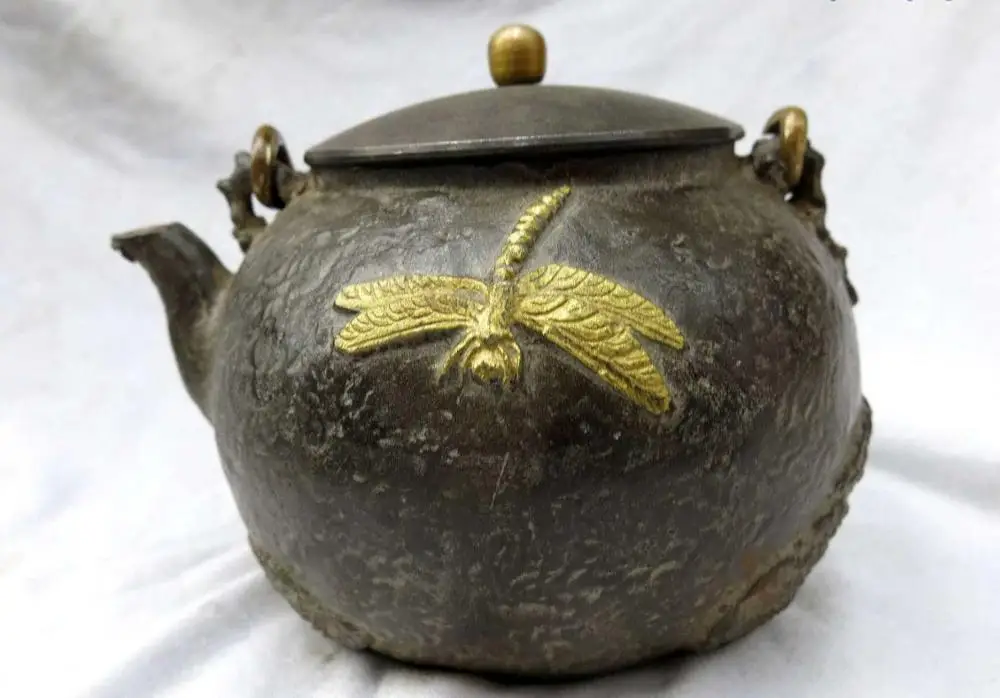 

Fine iron pot sculpture China carved beautiful frog dragonfly Teapot Statue