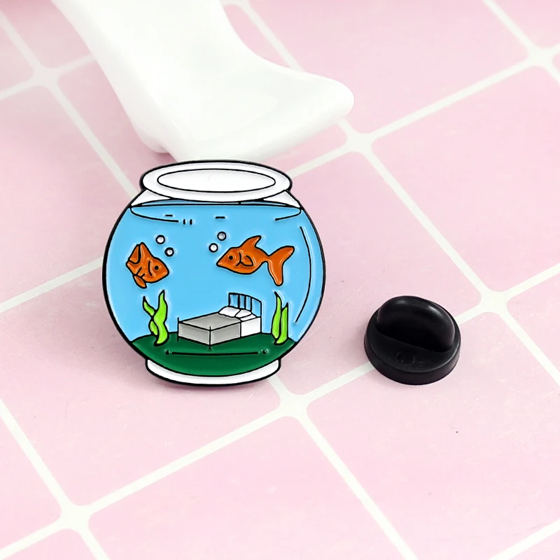 

2018 Winter New Arrival Goldfish Bowl Within Fish Bed And Weed Shape Brooch Cute And Romantic Style Tredy Pins Gift For Friend