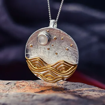 Pendentif Lune sur les Vagues (fond argenté)