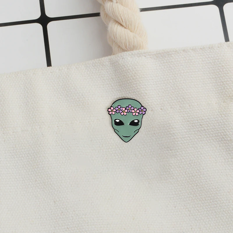 Alien Brooch Enamel Pin Universe Galaxy Outer space Metal Badge Cartoon Saucerman for Women Men Jewelry Buckle | Украшения и