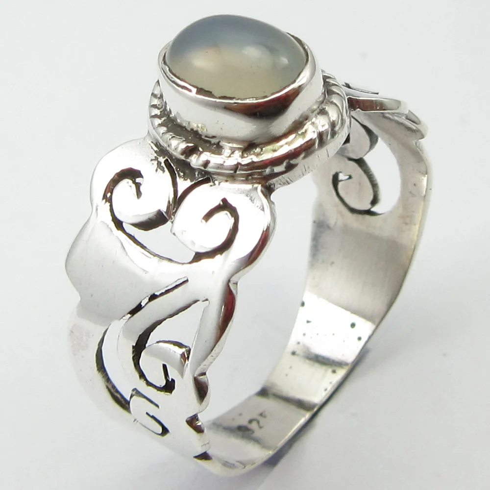 

Silver Oval AQUA CHALCEDONY Ring Size 7.5 !