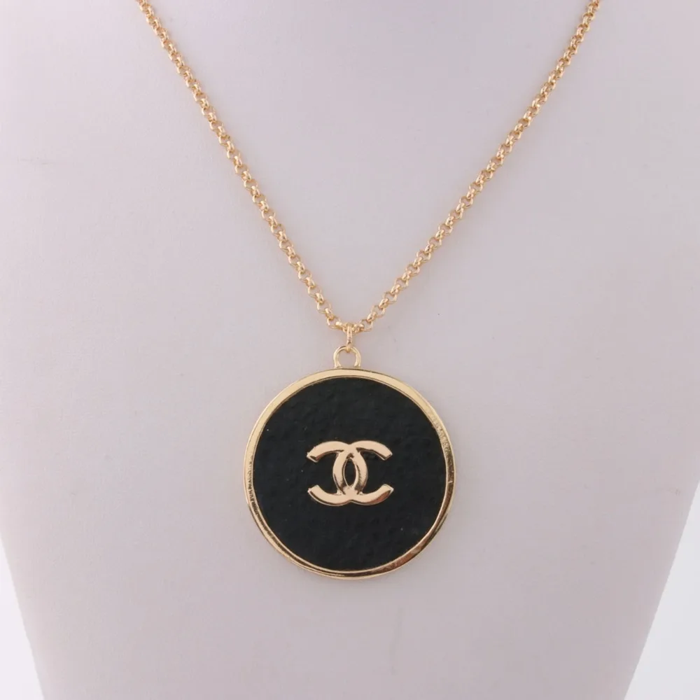 

Fashion Gold Chain Big Pendant Necklace for Woman Bohemian Necklace Hot Brand Necklace New Jewelry Letter Drop Necklace