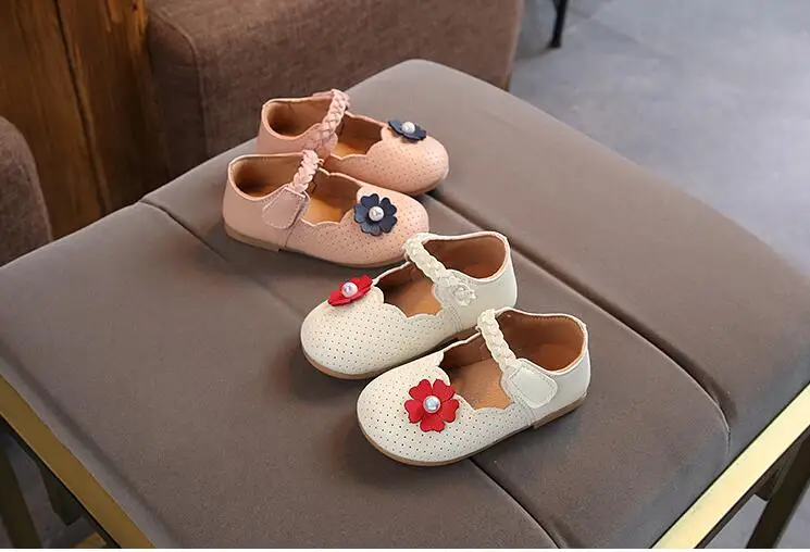 Осень Модная обувь для девочек цветок из бисера принцессы Slip-on малышей Повседневная детская обувь для девочек