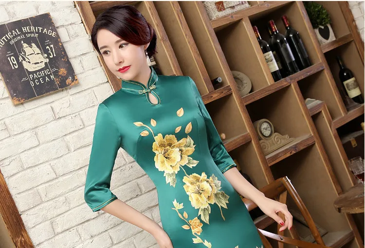 Шэн Коко шелк зеленый длинные Qipao атлас Cheongsam Половина рукава Chipao зеленый низ золотой цветок Длинные китайские платья Шанхай