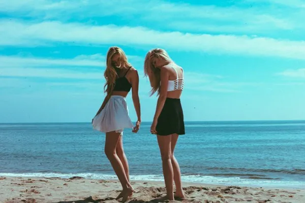 HTB1PiOVGFXXXXacapXXq6xXFXXXs.jpg_ Biustonosz Top z ozdobnym tyłem Helen