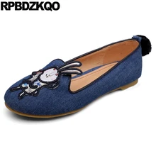 Лоферы женщин дам Китай синий мультфильм последний джинсы каваи надевать Круглый носок Китайский Женские джинсовые туфли плоские милый последние отправка капель европейская Мода весенняя осень Пом пом