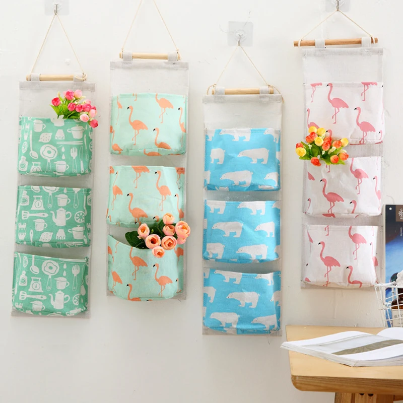 

Flamingo Pattern Cotton Linen Hanging Storage Bag 3 Pockets Wall Mounted Wardrobe Hang Bag Wall Pouch Cosmetic Toys Organizer
