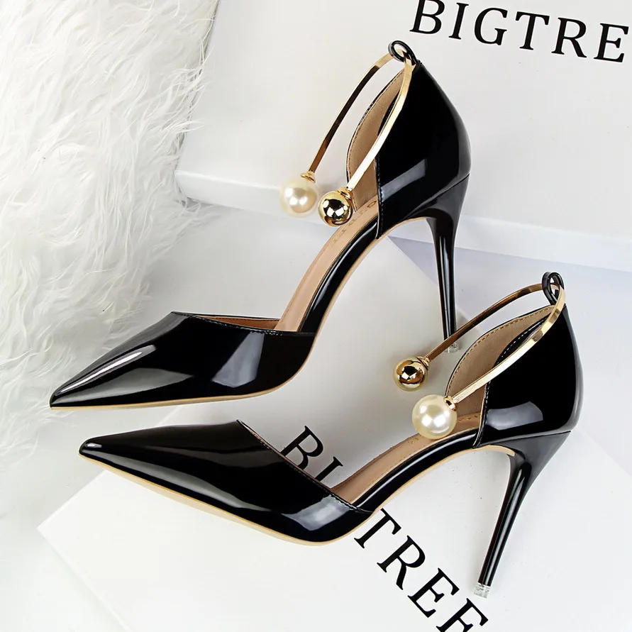 Для женщин жемчуг шпильки металлические летние элегантные туфли-лодочки Лакированная кожа узким острым носком милые босоножки обувь на высоком каблуке G923-13 - Цвет: Черный