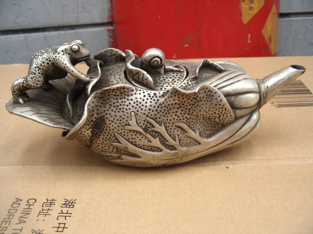 

Good luck Lotus frog snail silver pot bronze statue
