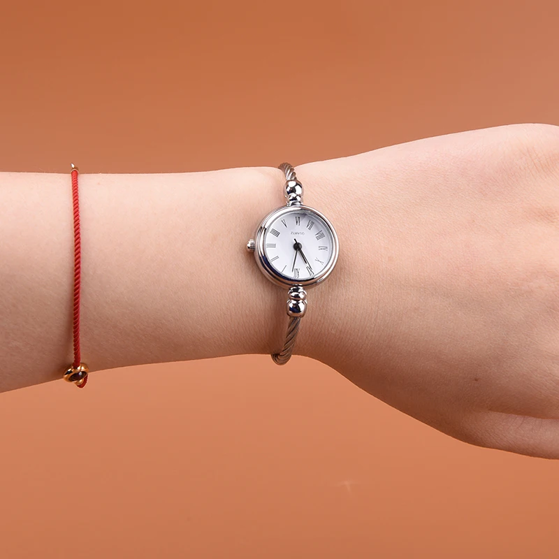 

Elegant Ladies Bracelet Watch Women New Arrival Gold & Silver Strap Simple Design Casual Wrist Quartz Watch Students Gift