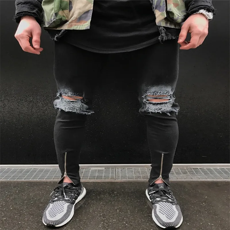 4483804094_567459199