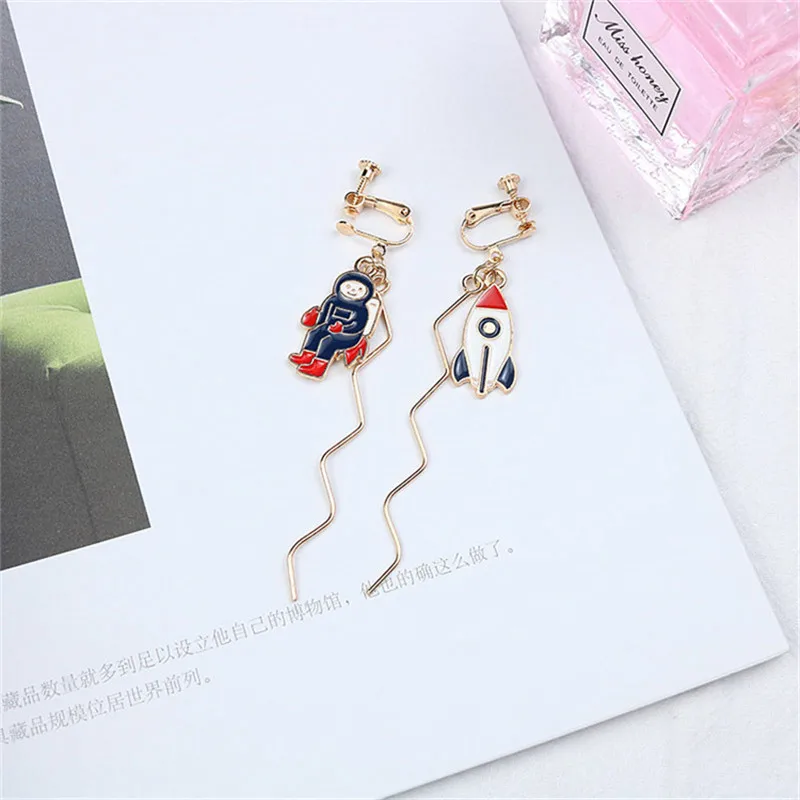 

Korean INS Cute Creative Cartoon Arrow Astronaut Fish Carp Woman Girls Clips Earrings Fashion Jewelry-LAF