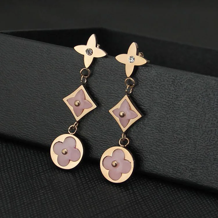 

Titanium Steel Brand Jewelry White / Pink Shell Four-Leaf Flowers With Rhinestone Shell Earrings For Women Wedding Party Gift