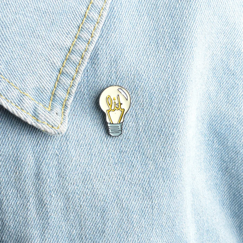 

Cute Cartoon Light Bulb Enamel Brooch Creative Clothing Backpack Badge Jewelry Ladies And Girls Fashion Accessories Best Gift