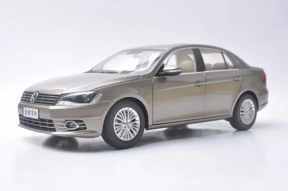1:18 литая модель для Volkswagen Новый VW Bora 2013 игрушечный автомобиль из Золотого Сплава