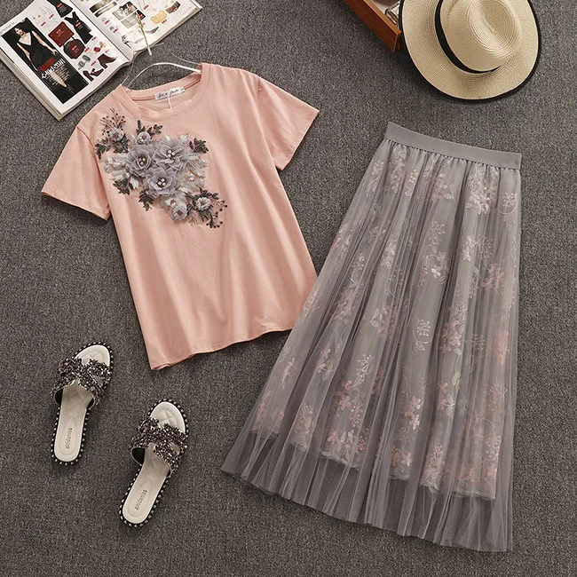 

2019 Summer New Floral Appliques & Embroidery Short Sleeve Tshirt + Floral Embroidery Tulle Skirt Long Women 2 Piece Skirt Sets